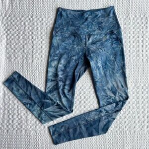 Beyond Yoga Blue Ice-Dye Patterned Leggings Womens Medium Excellent Condition